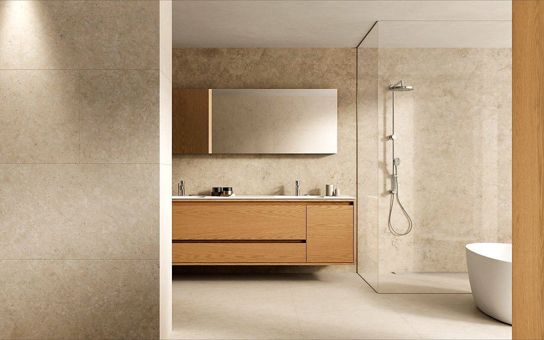 Wastafel met gouden kranen in de showroom van Sanitair Roermond
